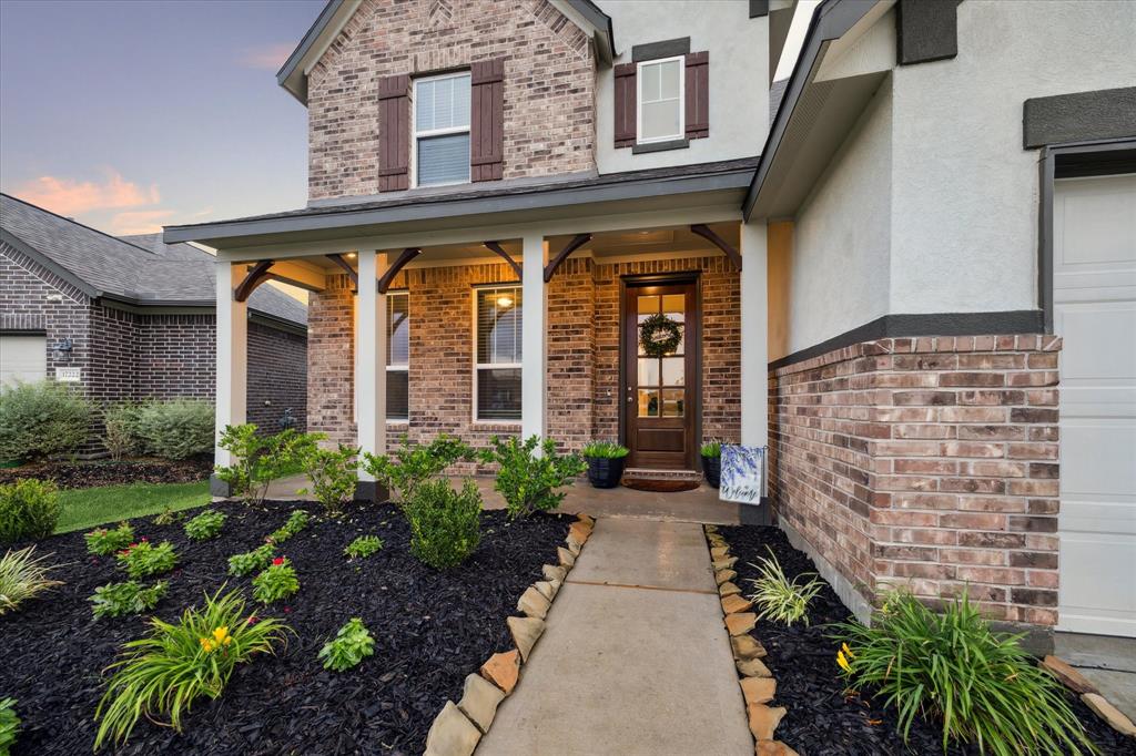 17218 Roxburgh Lake Lane