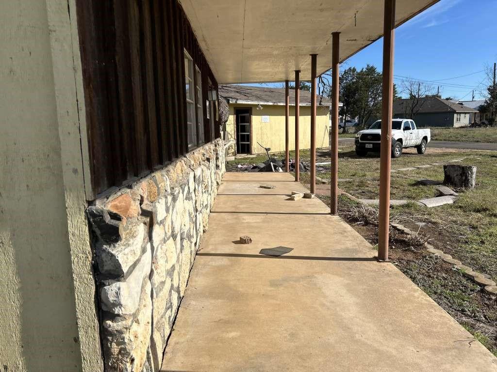 701 Oak Lane, Cottonwood Shores, Texas image 2