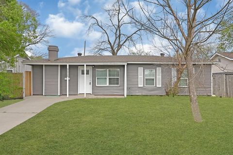 Photo of 3515 Meadowlake Road Rd, Pasadena, TX 77503 (MLS # 36502729)