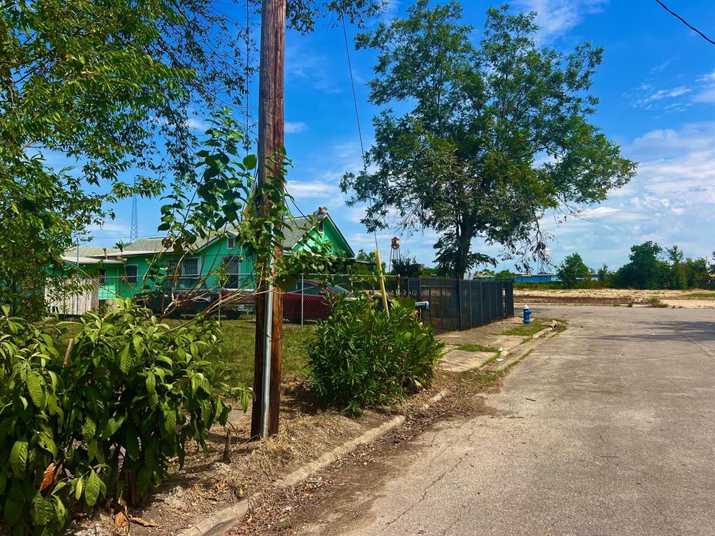 1811 Ryon Street, Houston, Texas image 6