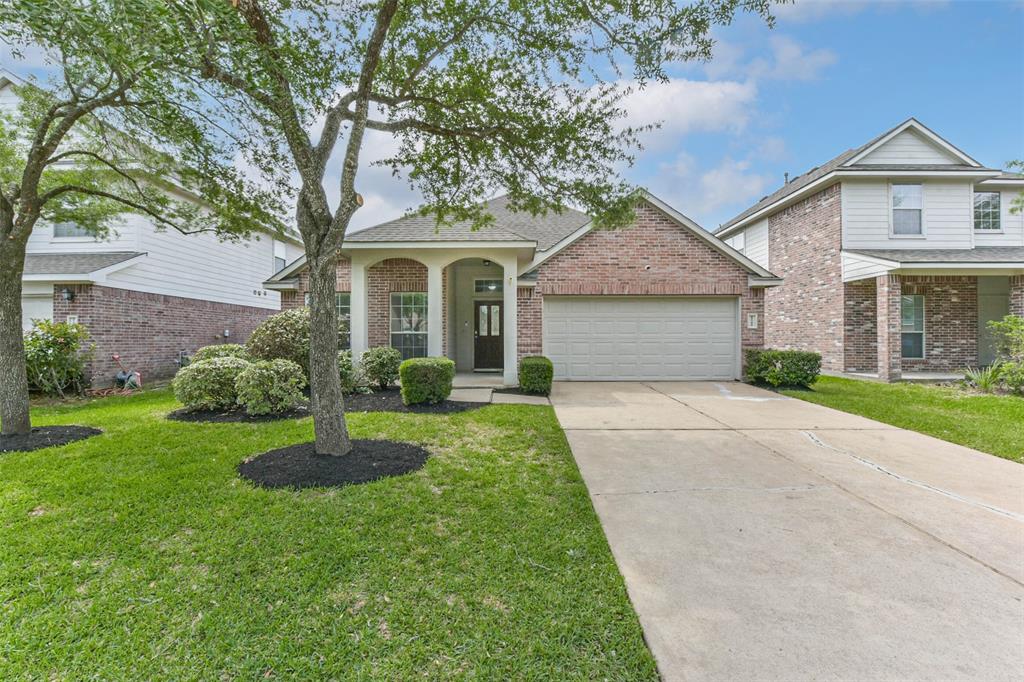 2020 Running Brook Lane, Pearland, Texas image 1