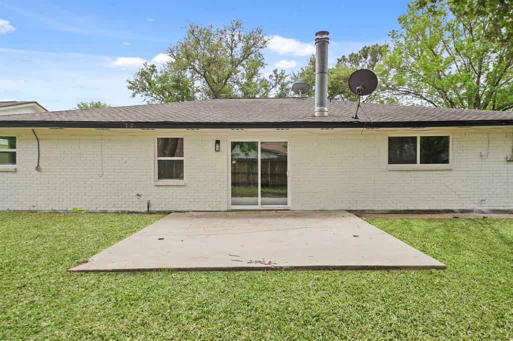 108 Pamela Drive, Baytown, Texas image 17