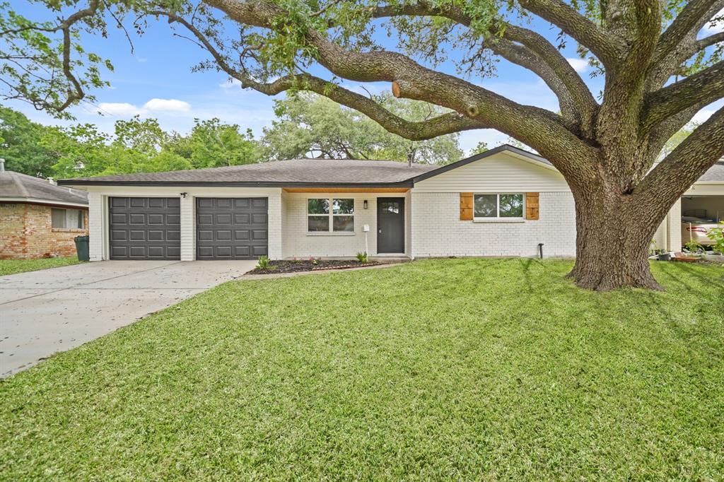108 Pamela Drive, Baytown, Texas image 1