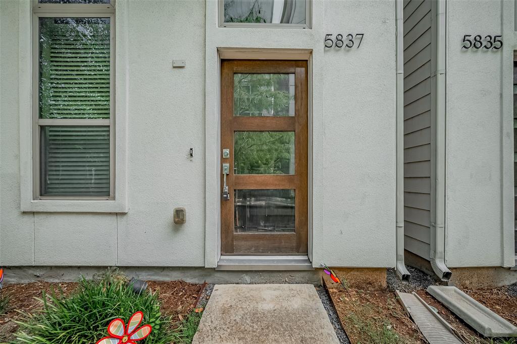 5837 E Post Oak Lane