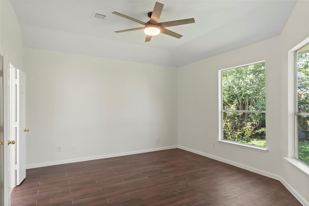 3019 Rolling Fog Drive, Friendswood, Texas image 19