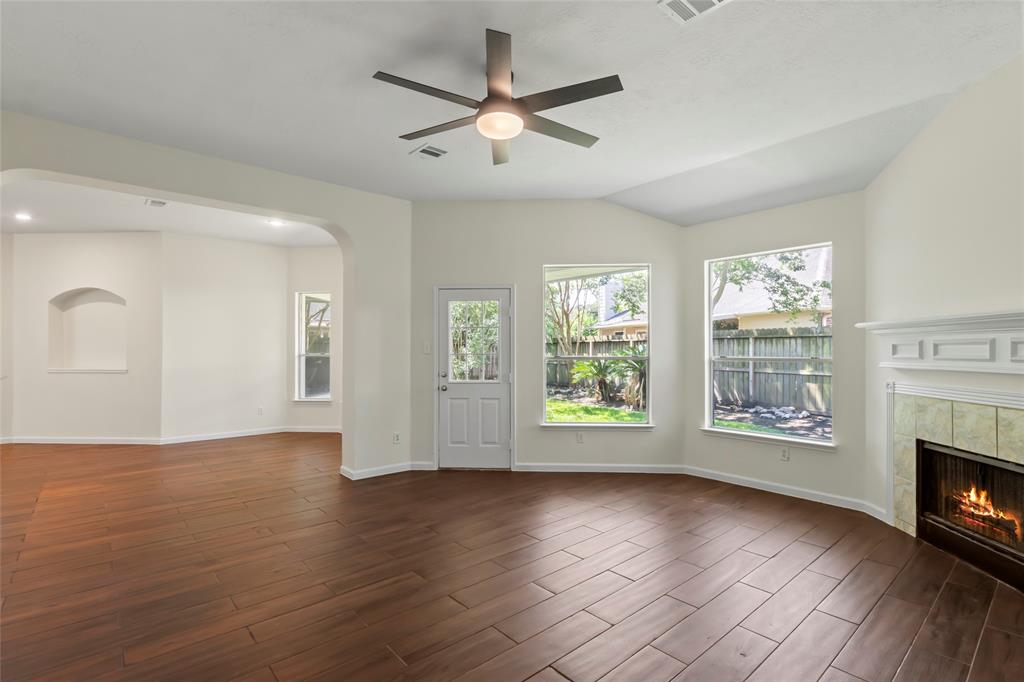 3019 Rolling Fog Drive, Friendswood, Texas image 11