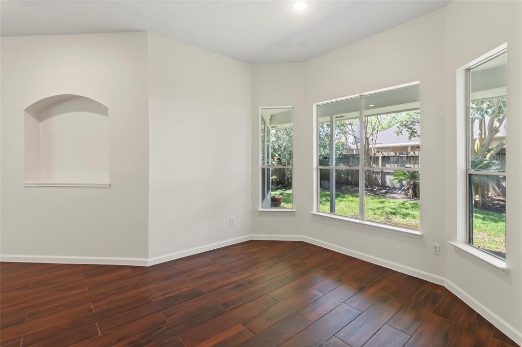 3019 Rolling Fog Drive, Friendswood, Texas image 13