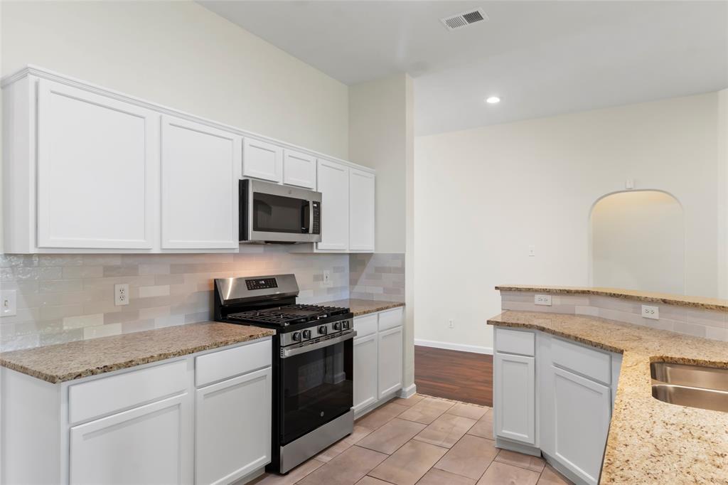 3019 Rolling Fog Drive, Friendswood, Texas image 16