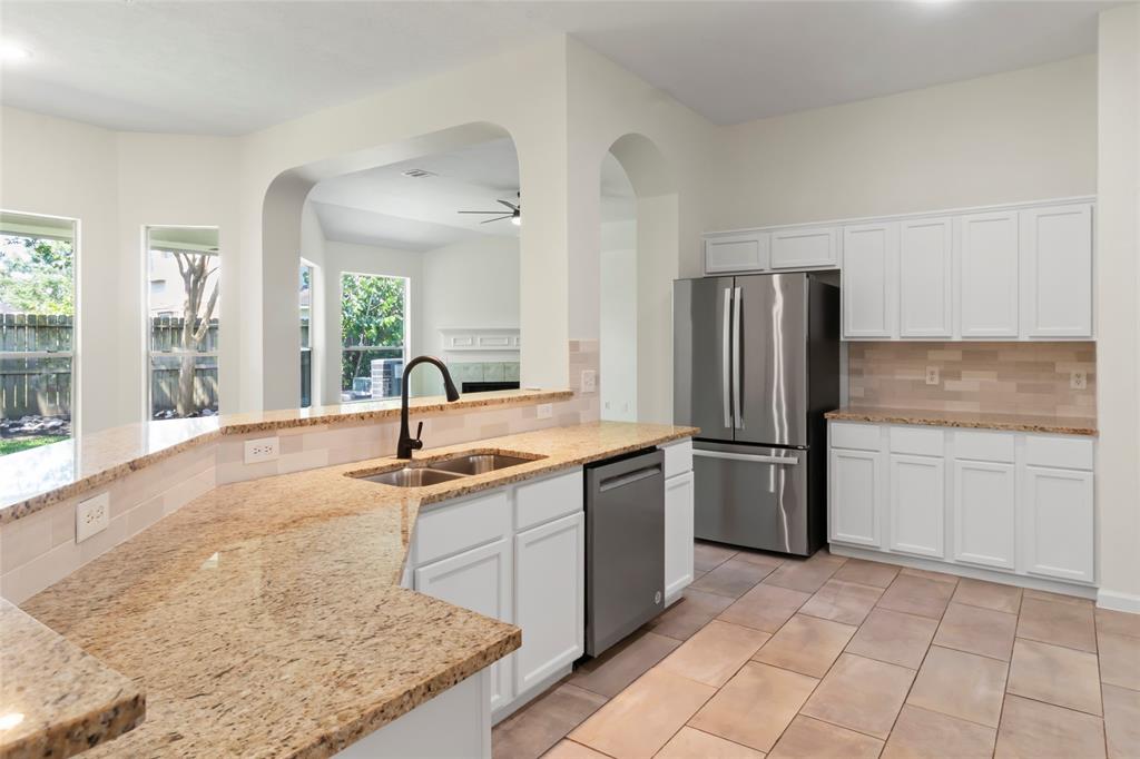 3019 Rolling Fog Drive, Friendswood, Texas image 15