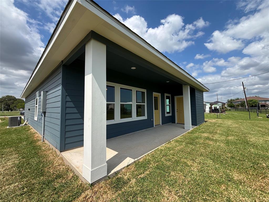 837 Swallow Drive, Palacios, Texas image 6