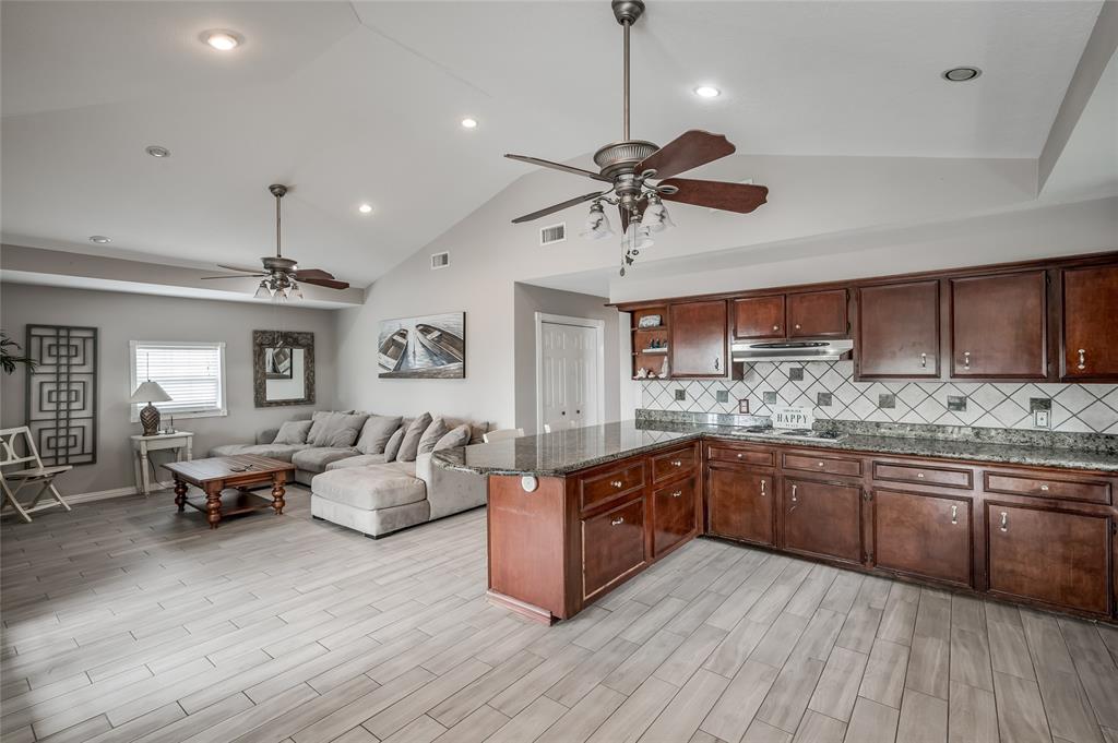 124 N Mae Cir Cir, Crystal Beach, Texas image 7