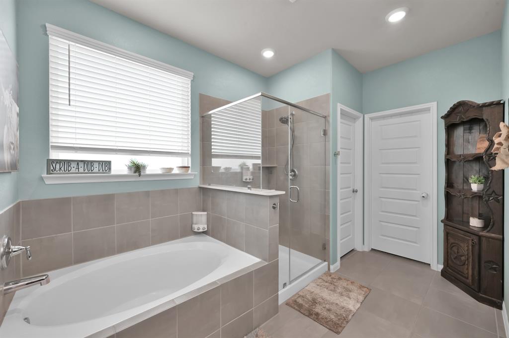 13010 Red Blossom Circle, Tomball, Texas image 11
