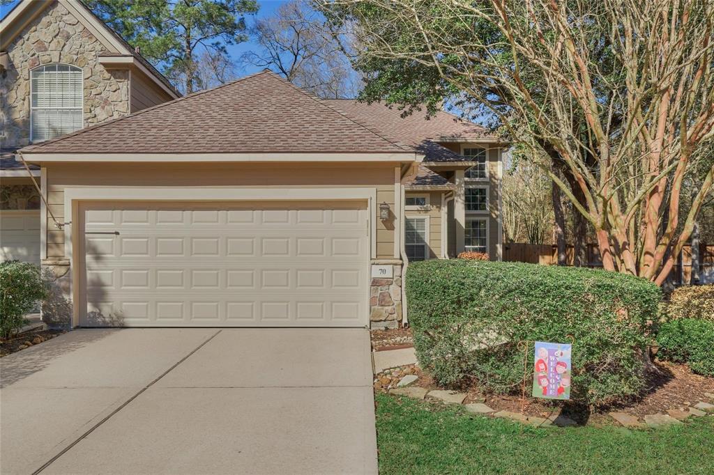 70 Harvest Wind Place, The Woodlands, Texas image 2