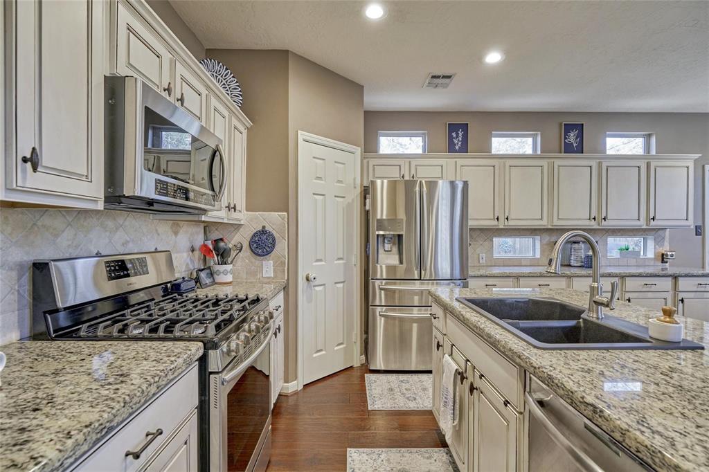 70 Harvest Wind Place, The Woodlands, Texas image 22