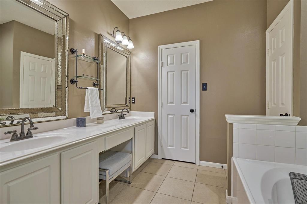 70 Harvest Wind Place, The Woodlands, Texas image 29