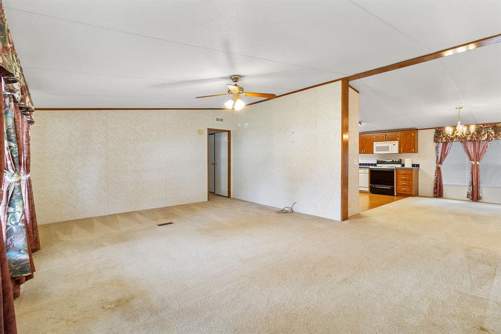 121 E Oak Shadows, Onalaska, Texas image 3