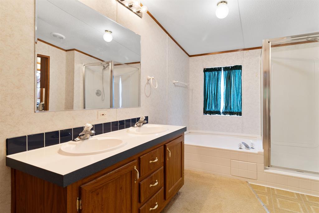121 E Oak Shadows, Onalaska, Texas image 14
