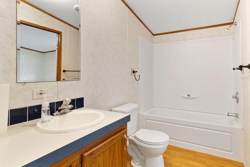 121 E Oak Shadows, Onalaska, Texas image 11