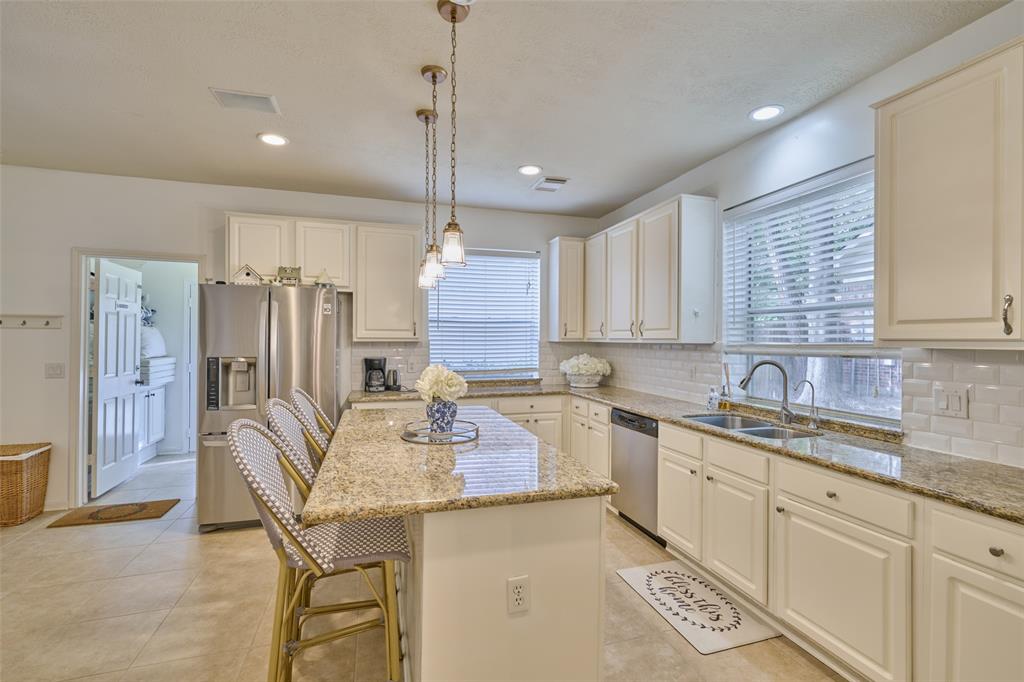 26 E Sterling Pond Circle, The Woodlands, Texas image 16