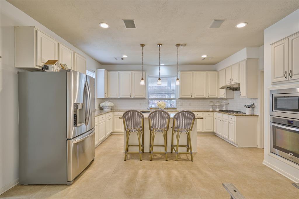 26 E Sterling Pond Circle, The Woodlands, Texas image 14