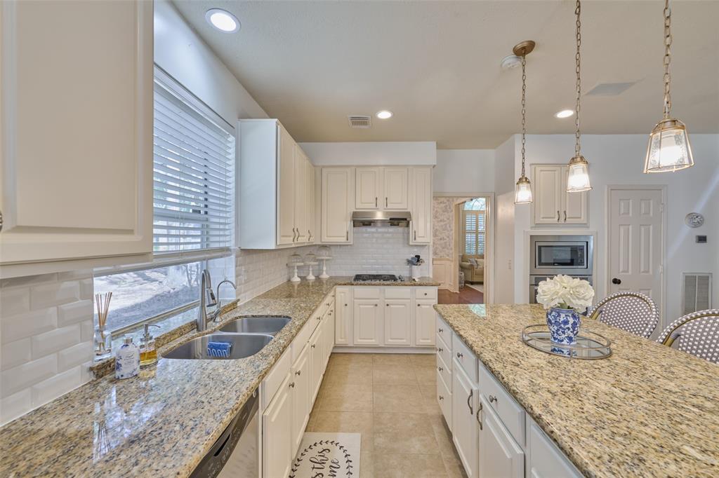 26 E Sterling Pond Circle, The Woodlands, Texas image 18