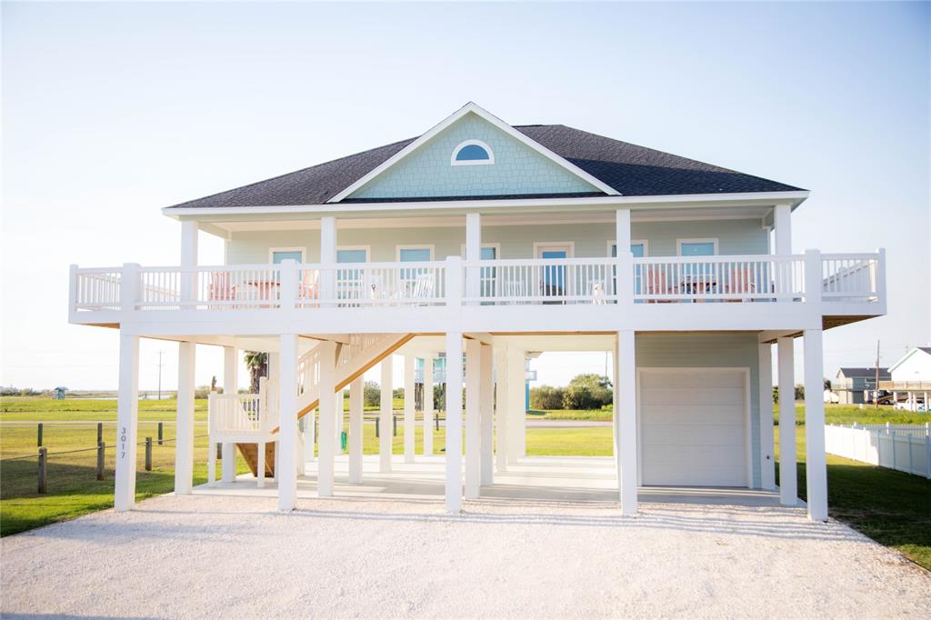 3017 Carioca Court, Crystal Beach, Texas image 2