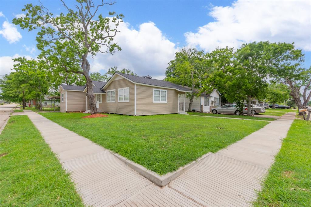 930 W 6th Street, Freeport, Texas image 5
