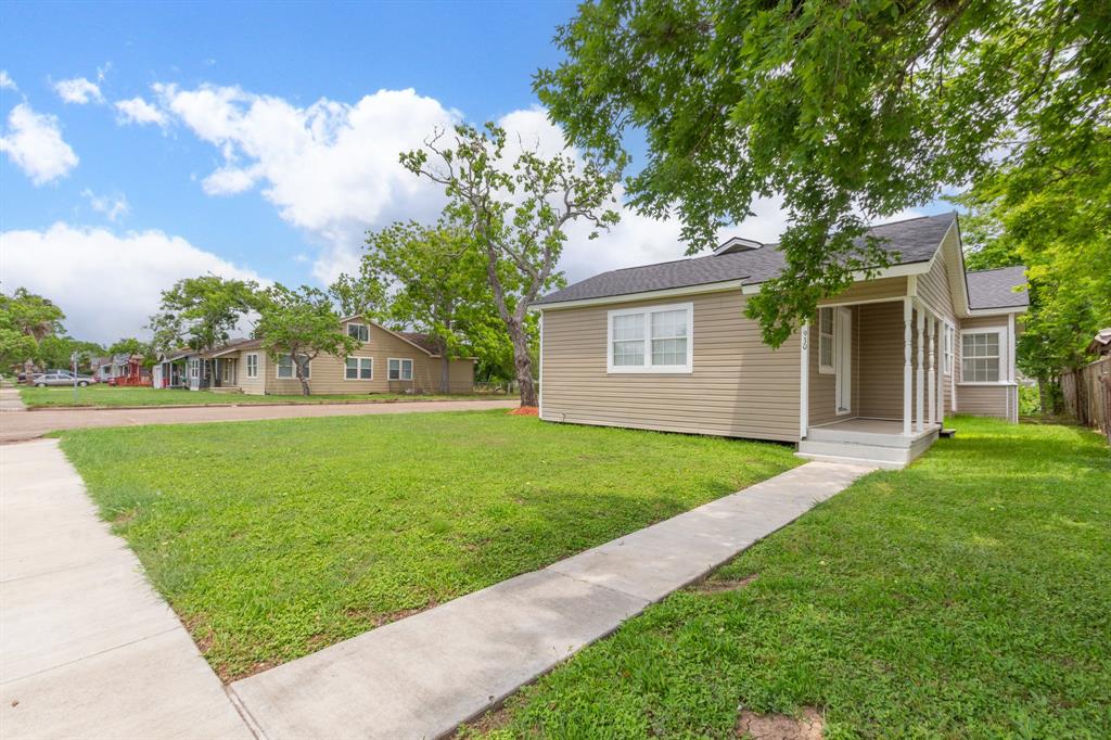 930 W 6th Street, Freeport, Texas image 4