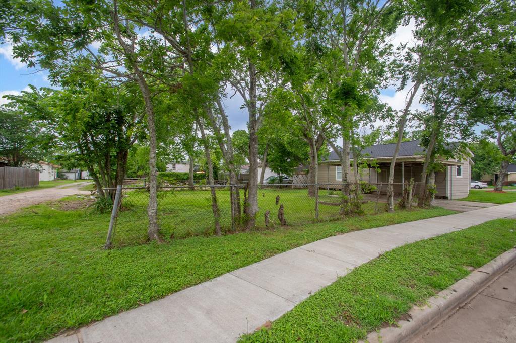 930 W 6th Street, Freeport, Texas image 8