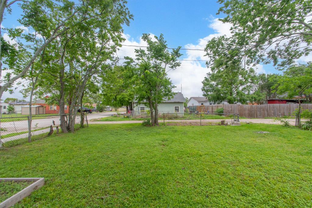 930 W 6th Street, Freeport, Texas image 10