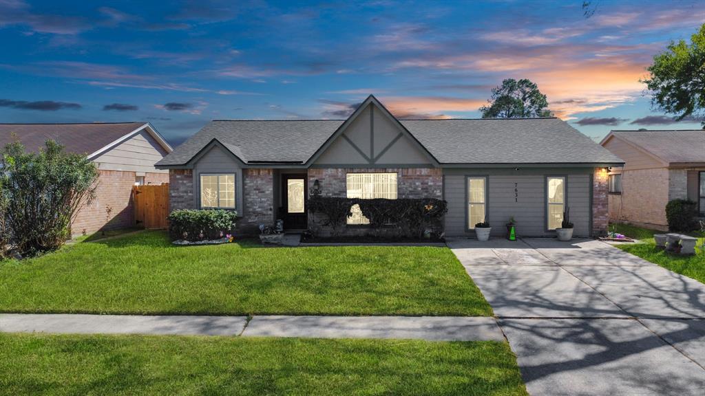 7631 Winkle Wood Lane, Houston, Texas image 1