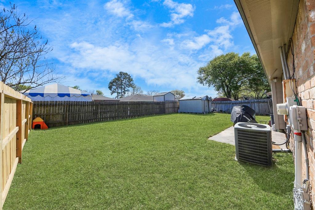 7631 Winkle Wood Lane, Houston, Texas image 23