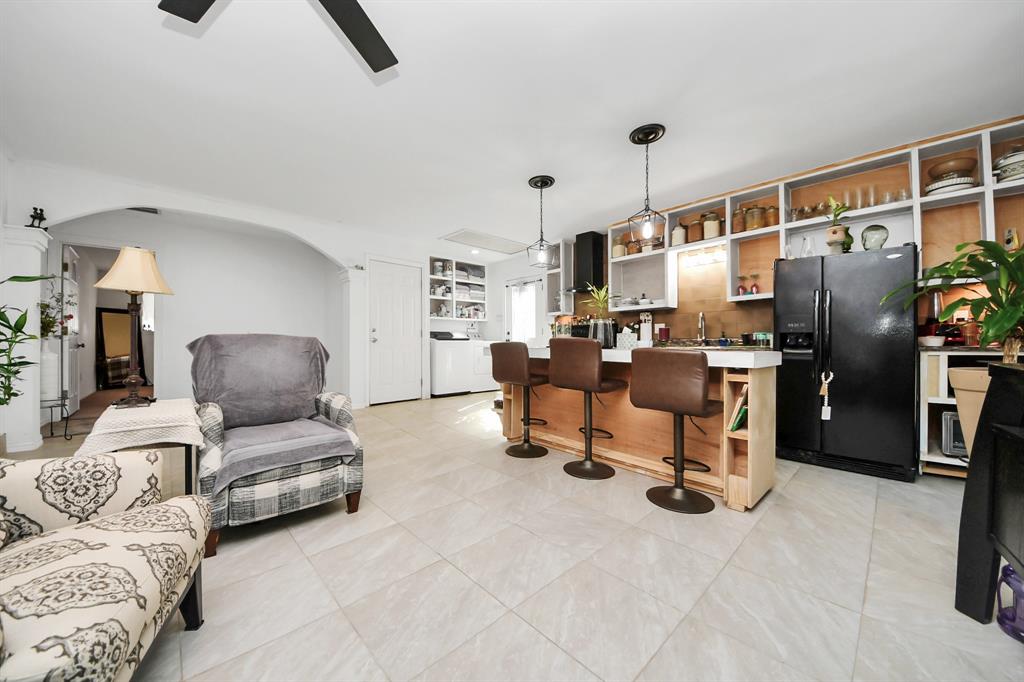 7631 Winkle Wood Lane, Houston, Texas image 4
