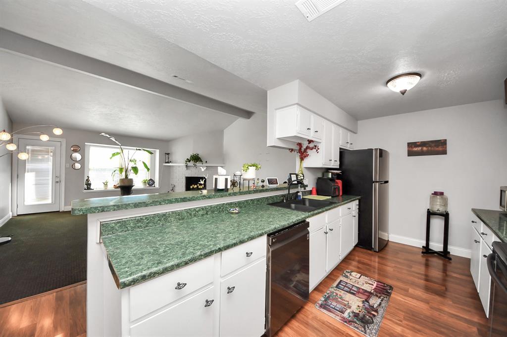 7631 Winkle Wood Lane, Houston, Texas image 20
