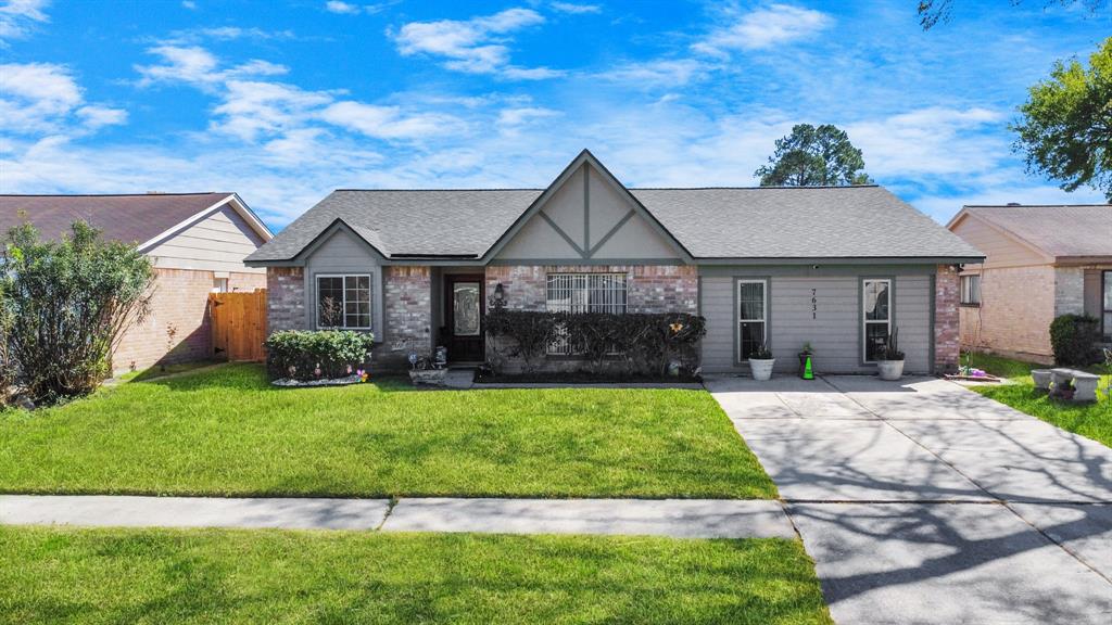7631 Winkle Wood Lane, Houston, Texas image 2
