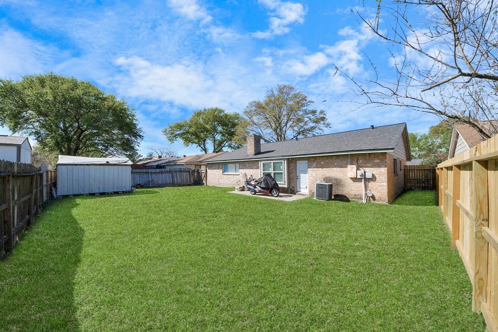 7631 Winkle Wood Lane, Houston, Texas image 24