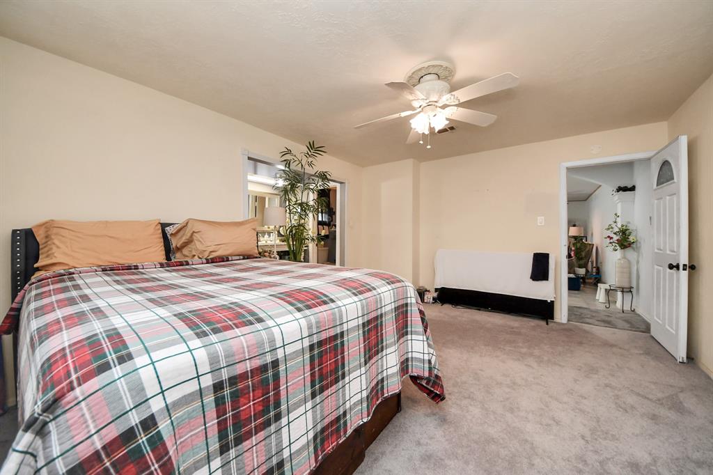 7631 Winkle Wood Lane, Houston, Texas image 8