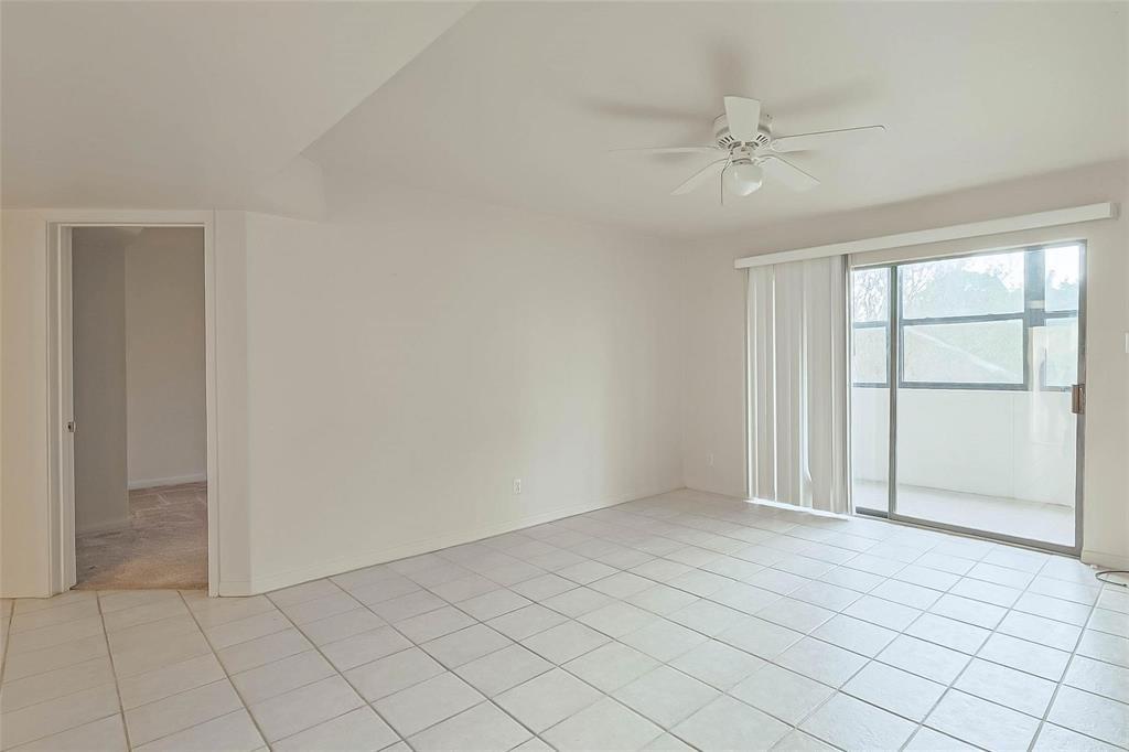 3045 Walnut Bend Lane #27, Houston, Texas image 1