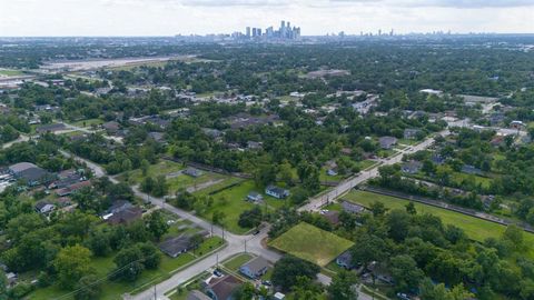 Photo of 5541 Crane Street, Houston, TX 77026 (MLS # 75993617)