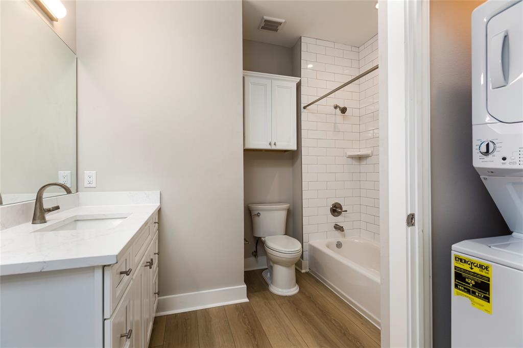 12 Evia Main Unit 2202 Street 2202