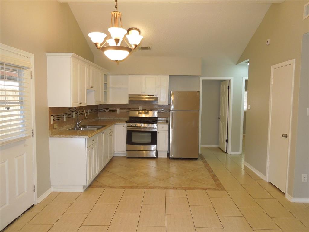 10730 Lakewood Oaks Drive, Sugar Land, Texas image 3