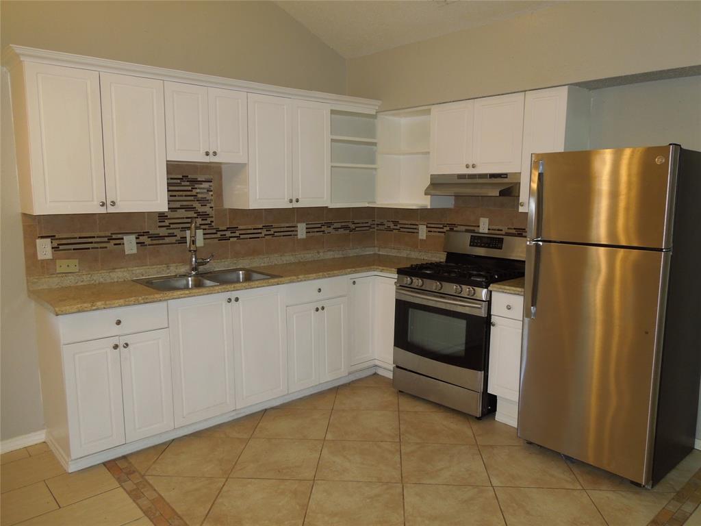 10730 Lakewood Oaks Drive, Sugar Land, Texas image 4