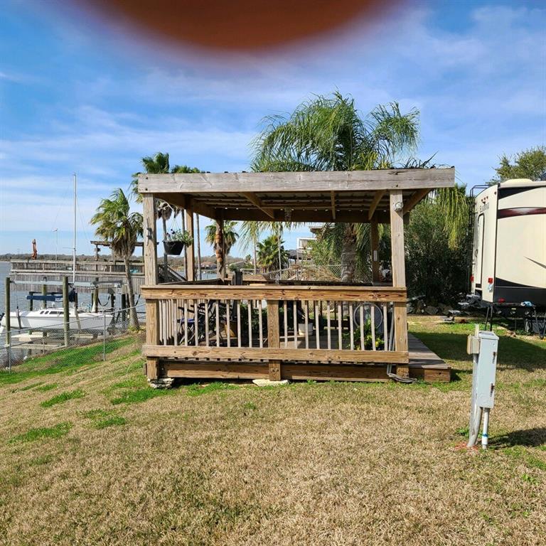 2646 Bay Oaks Harbor Drive, Baytown, Texas image 5