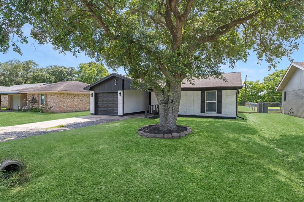 1432 W Palm Drive, Winnie, Texas image 29