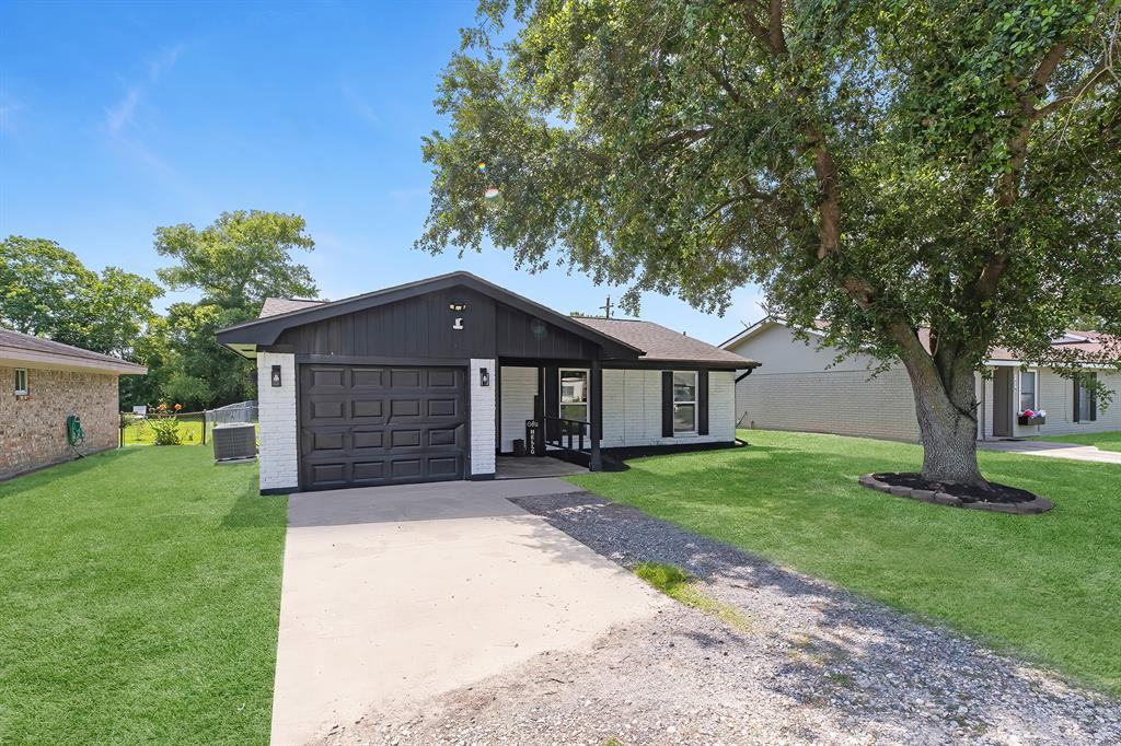 1432 W Palm Drive, Winnie, Texas image 28