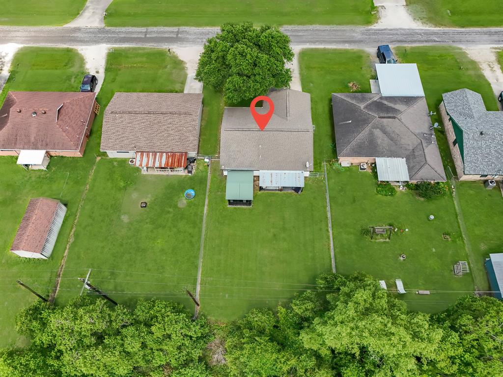 1432 W Palm Drive, Winnie, Texas image 4