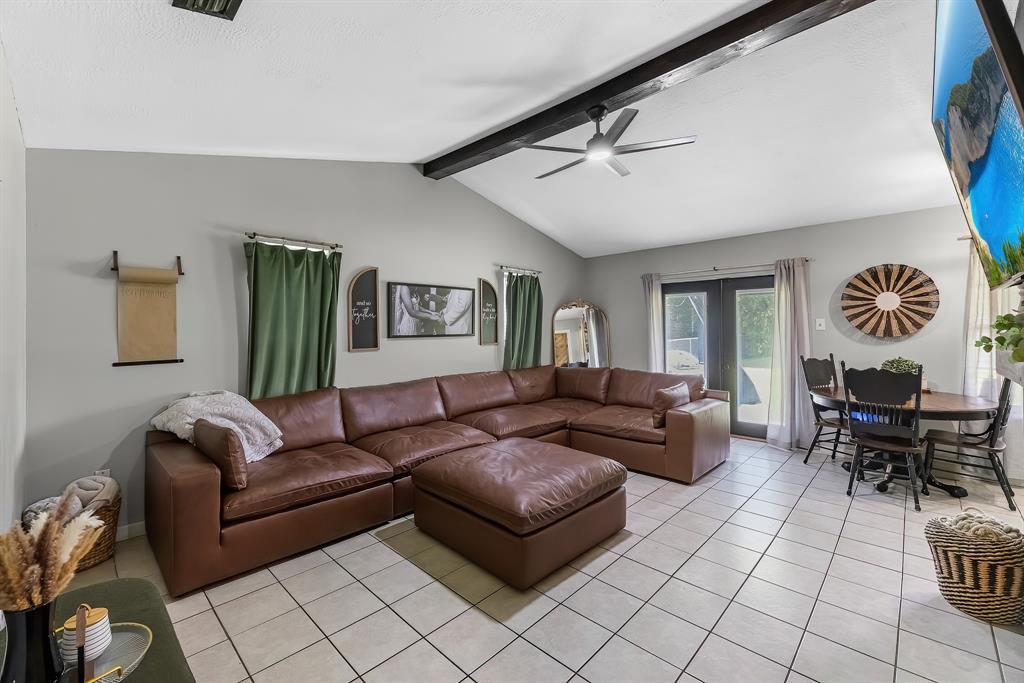 1432 W Palm Drive, Winnie, Texas image 8