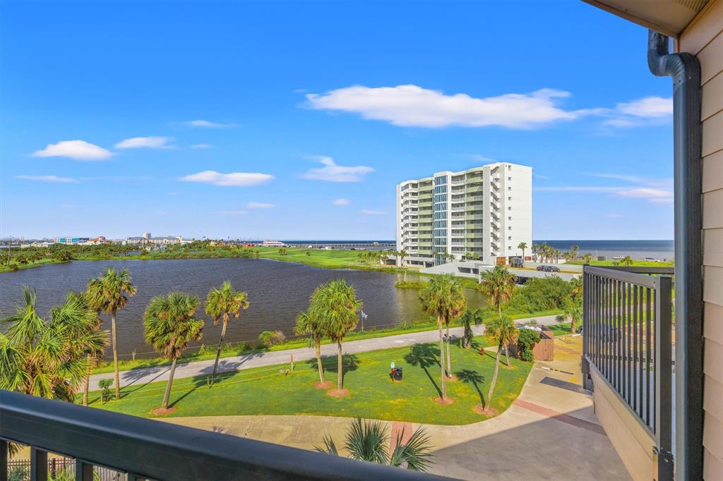 9520 Seawall Boulevard 338