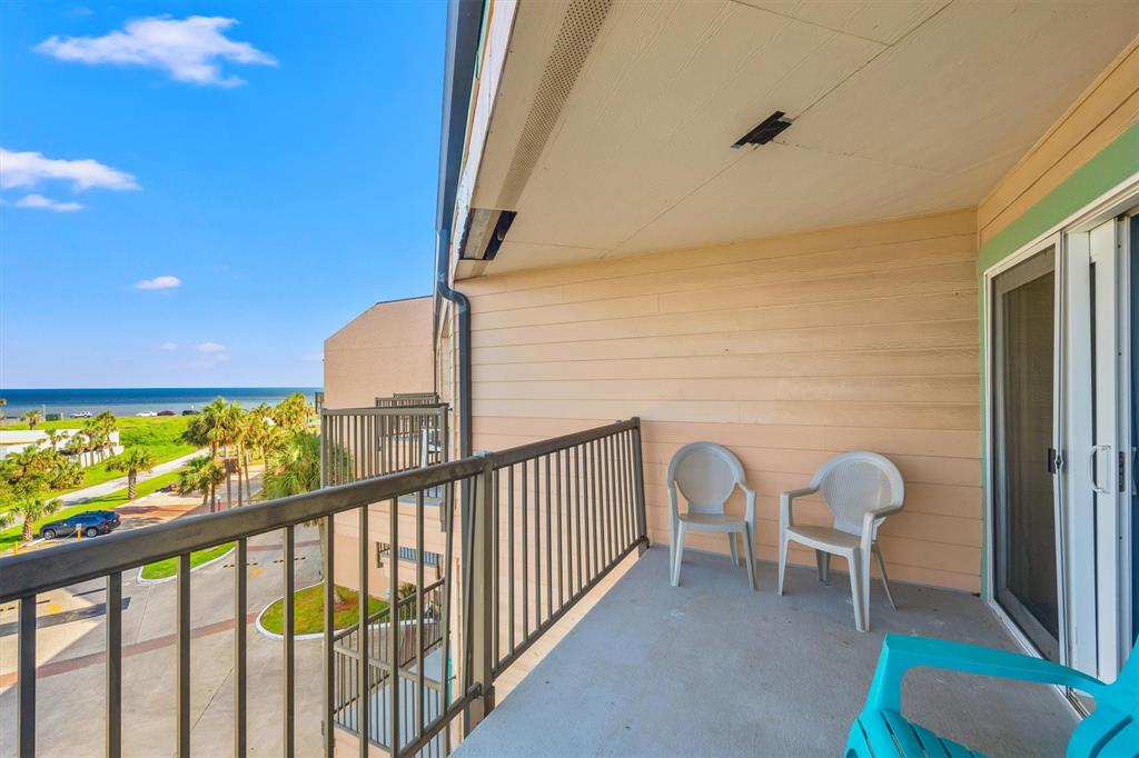 9520 Seawall Boulevard 338