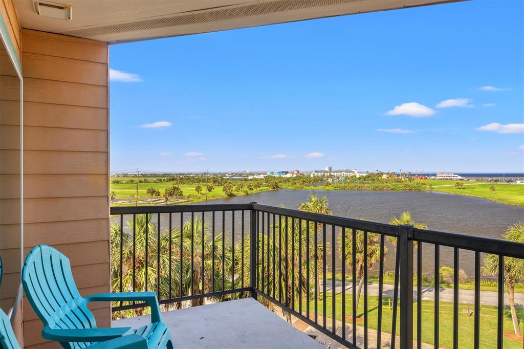 9520 Seawall Boulevard 338